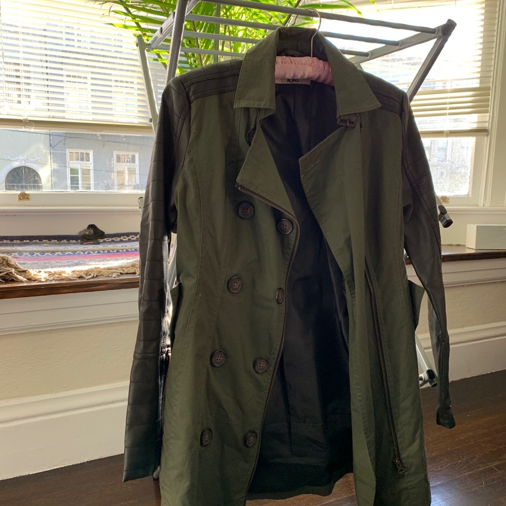 Super versatile women's utility jacket.
